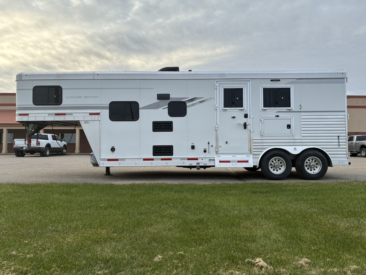Used 2020 SMC 2H 9' LQ Horse Trailer