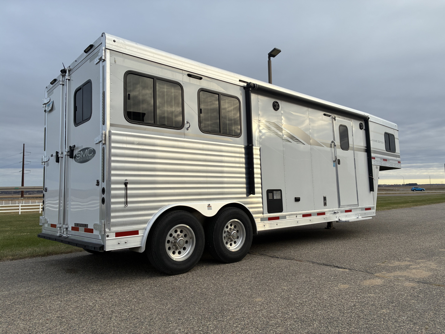 Used 2020 SMC 2H 9' LQ Horse Trailer