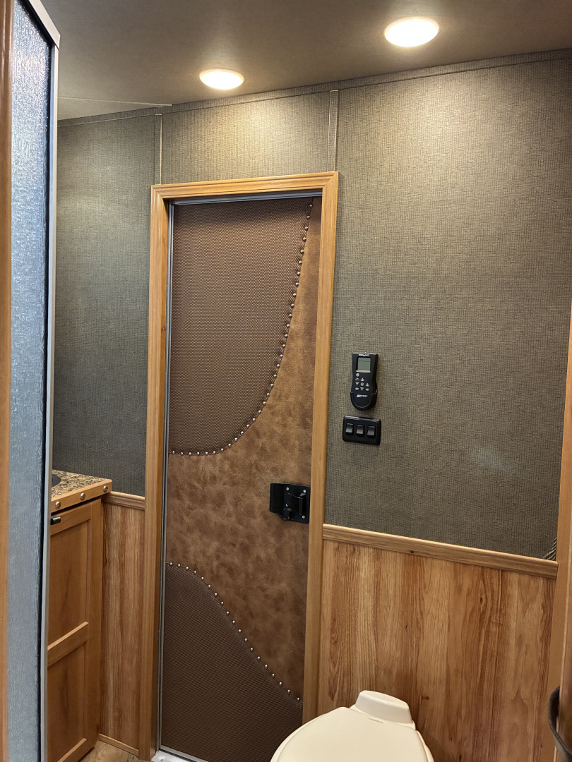 Used 2020 SMC 2H 9' LQ Horse Trailer