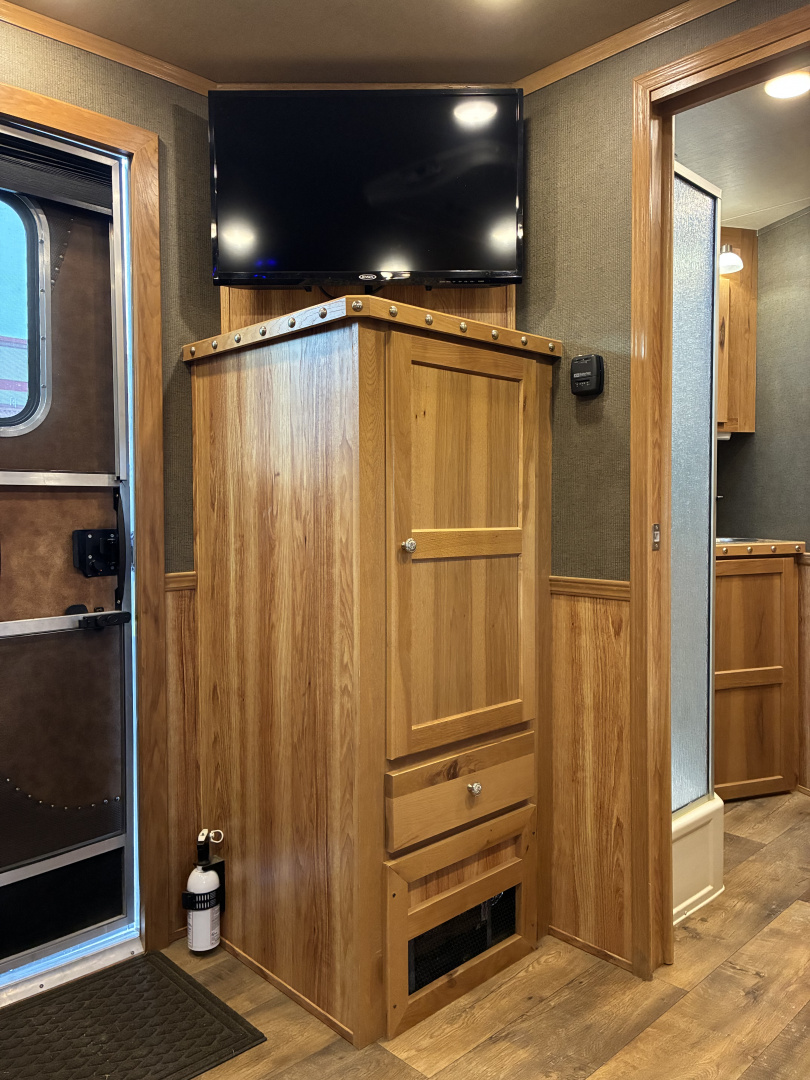 Used 2020 SMC 2H 9' LQ Horse Trailer