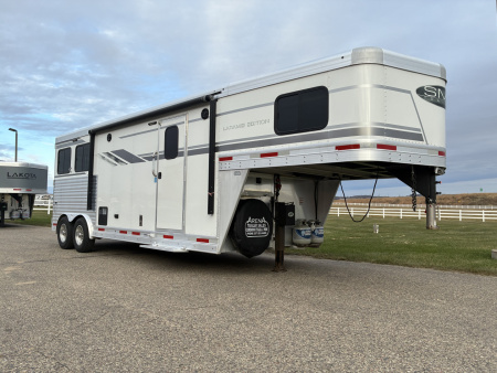 Used 2020 SMC 2H 9' LQ Horse Trailer