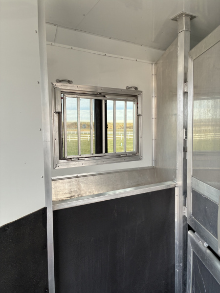 Used 2020 SMC 2H 9' LQ Horse Trailer