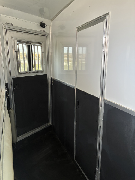 Used 2020 SMC 2H 9' LQ Horse Trailer