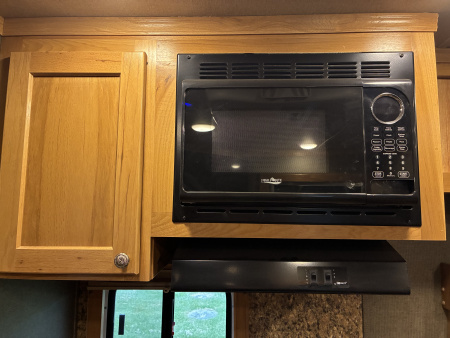 Used 2020 SMC 2H 9' LQ Horse Trailer