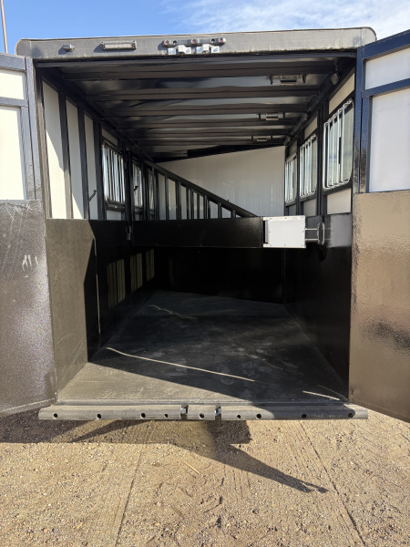New 2025 Rover Trailers TETON GOOSENECK 3 Horse Trailer