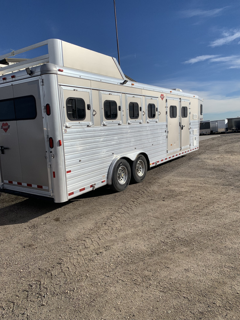 Used 2019 Hart Trailer Outlaw Weekender premium tack 4 Horse Trailer