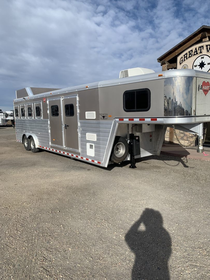 Used 2019 Hart Trailer Outlaw Weekender premium tack 4 Horse Trailer