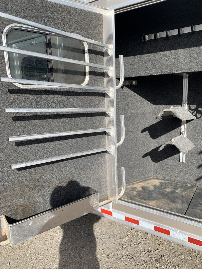 Used 2019 Hart Trailer Outlaw Weekender premium tack 4 Horse Trailer