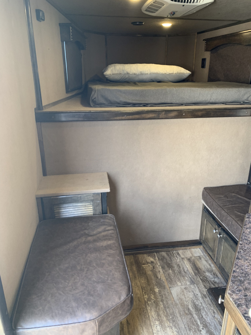 Used 2019 Hart Trailer Outlaw Weekender premium tack 4 Horse Trailer