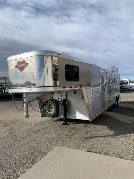 Used 2019 Hart Trailer Outlaw Weekender premium tack 4 Horse Trailer