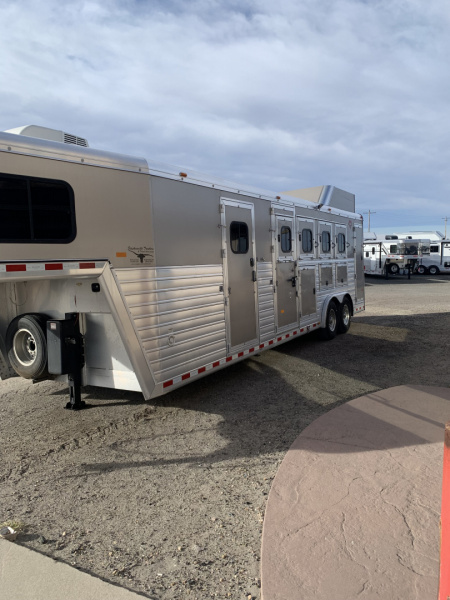 Used 2019 Hart Trailer Outlaw Weekender premium tack 4 Horse Trailer