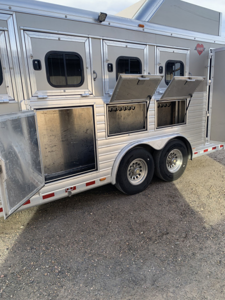 Used 2019 Hart Trailer Outlaw Weekender premium tack 4 Horse Trailer