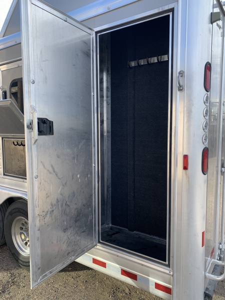 Used 2019 Hart Trailer Outlaw Weekender premium tack 4 Horse Trailer