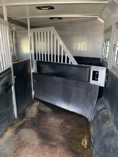 Used 2019 Hart Trailer Outlaw Weekender premium tack 4 Horse Trailer