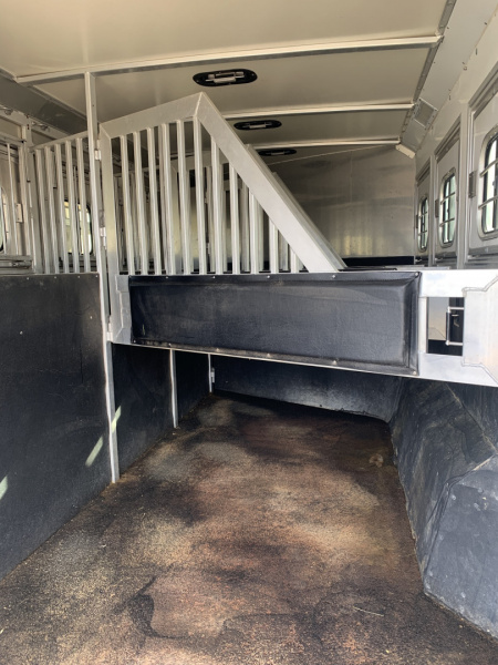Used 2019 Hart Trailer Outlaw Weekender premium tack 4 Horse Trailer