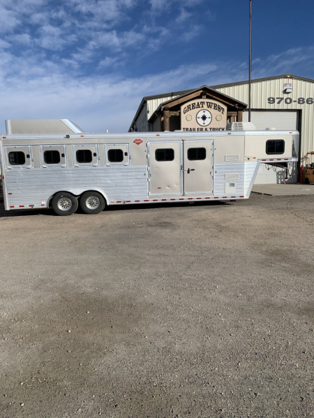 Used 2019 Hart Trailer Outlaw Weekender premium tack 4 Horse Trailer