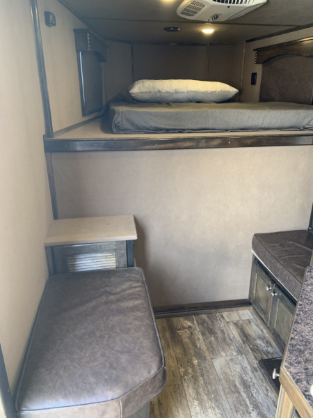 Used 2019 Hart Trailer Outlaw Weekender premium tack 4 Horse Trailer