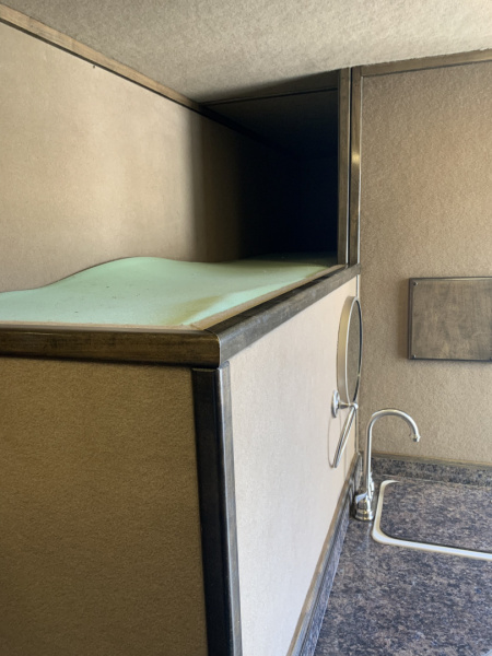 Used 2019 Hart Trailer Outlaw Weekender premium tack 4 Horse Trailer