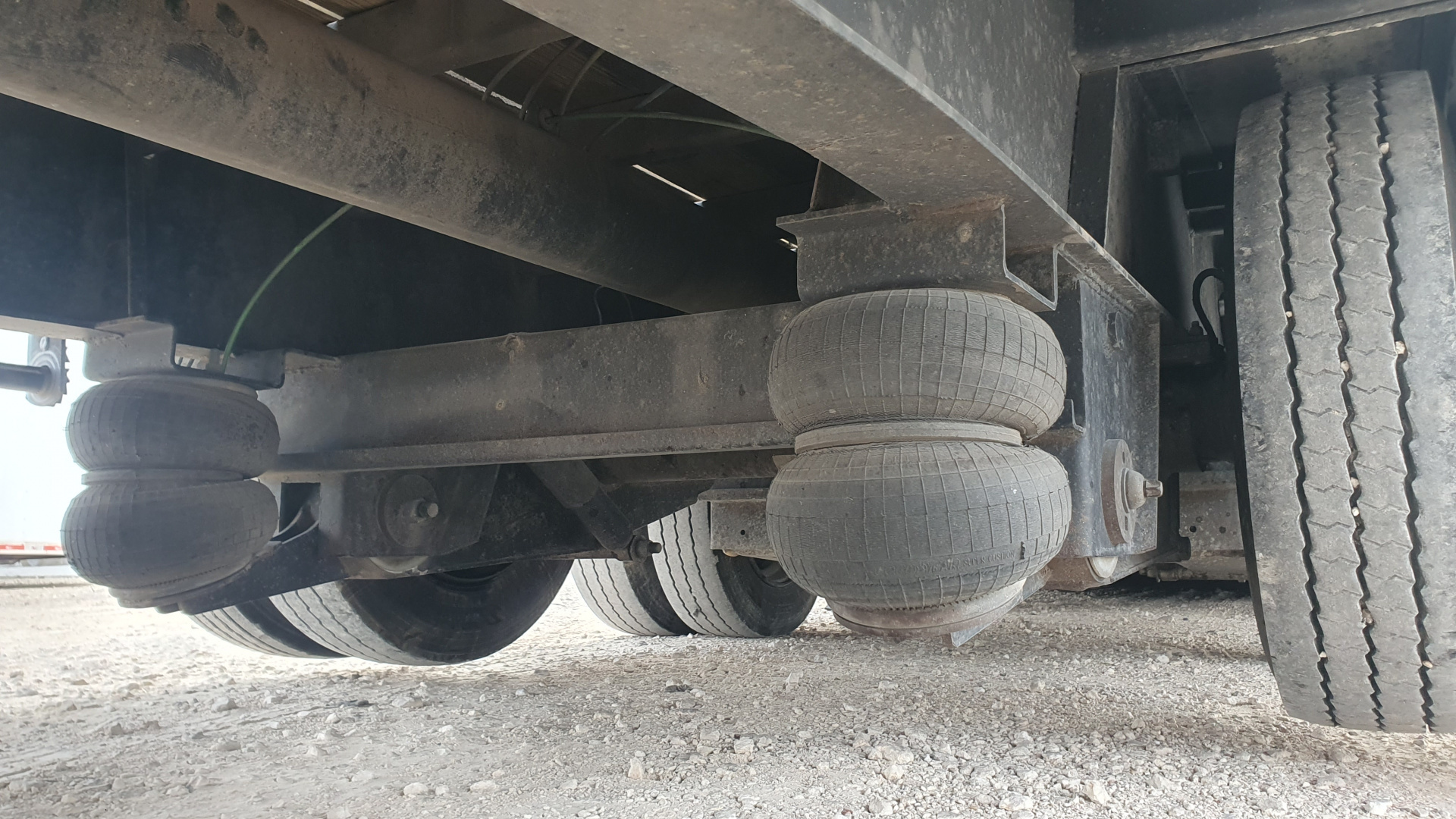 Used 2020 Diamond C 102"x40' GN Flatbed w/ Hyd. Dovetail