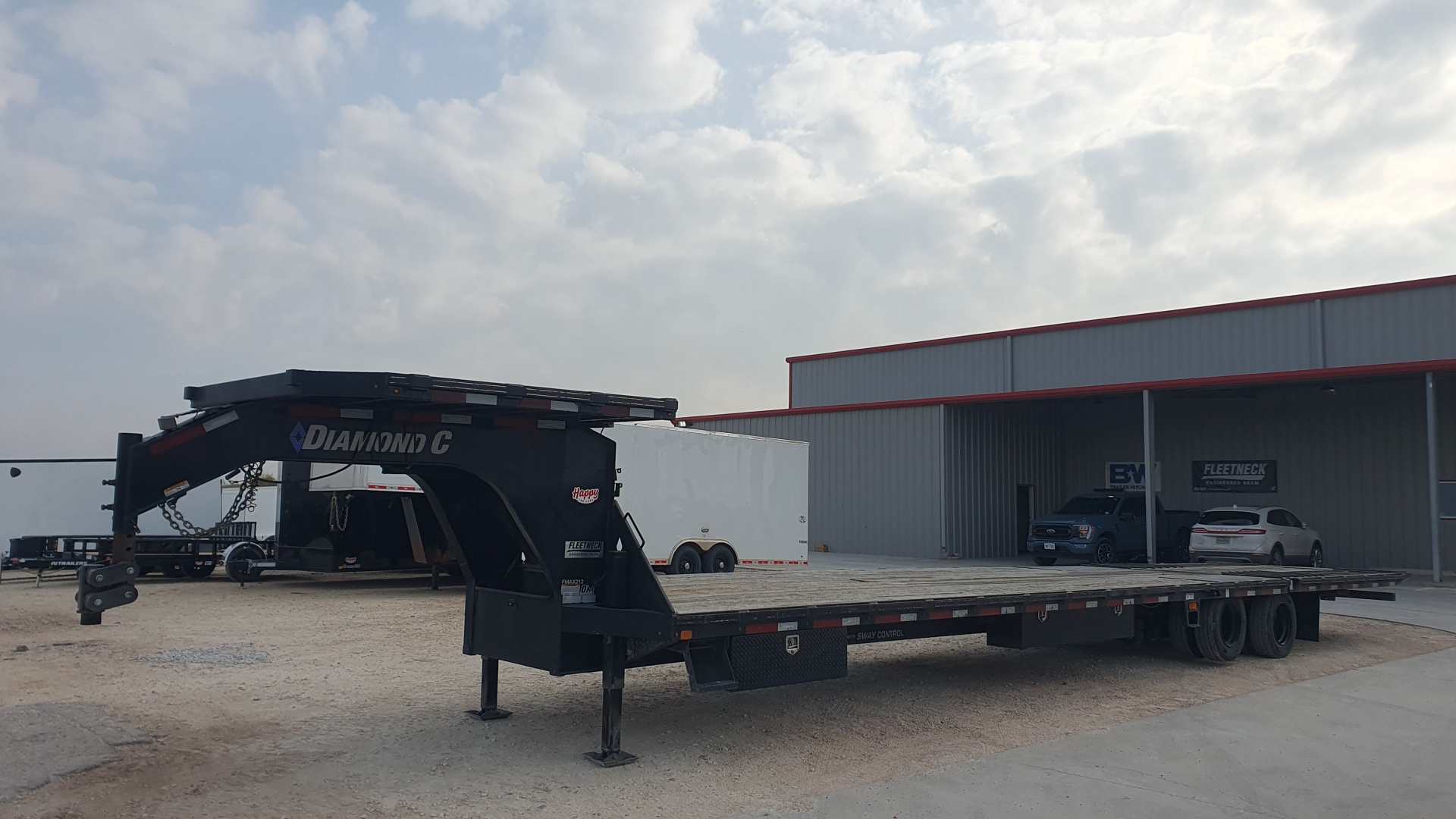 Used 2020 Diamond C 102"x40' GN Flatbed w/ Hyd. Dovetail