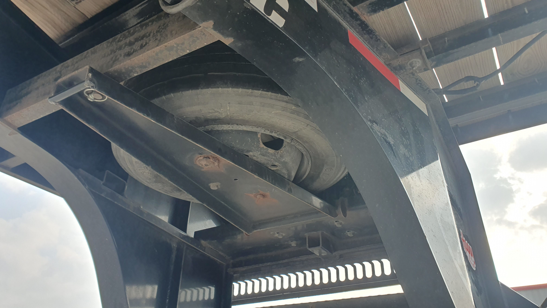 Used 2020 Diamond C 102"x40' GN Flatbed w/ Hyd. Dovetail