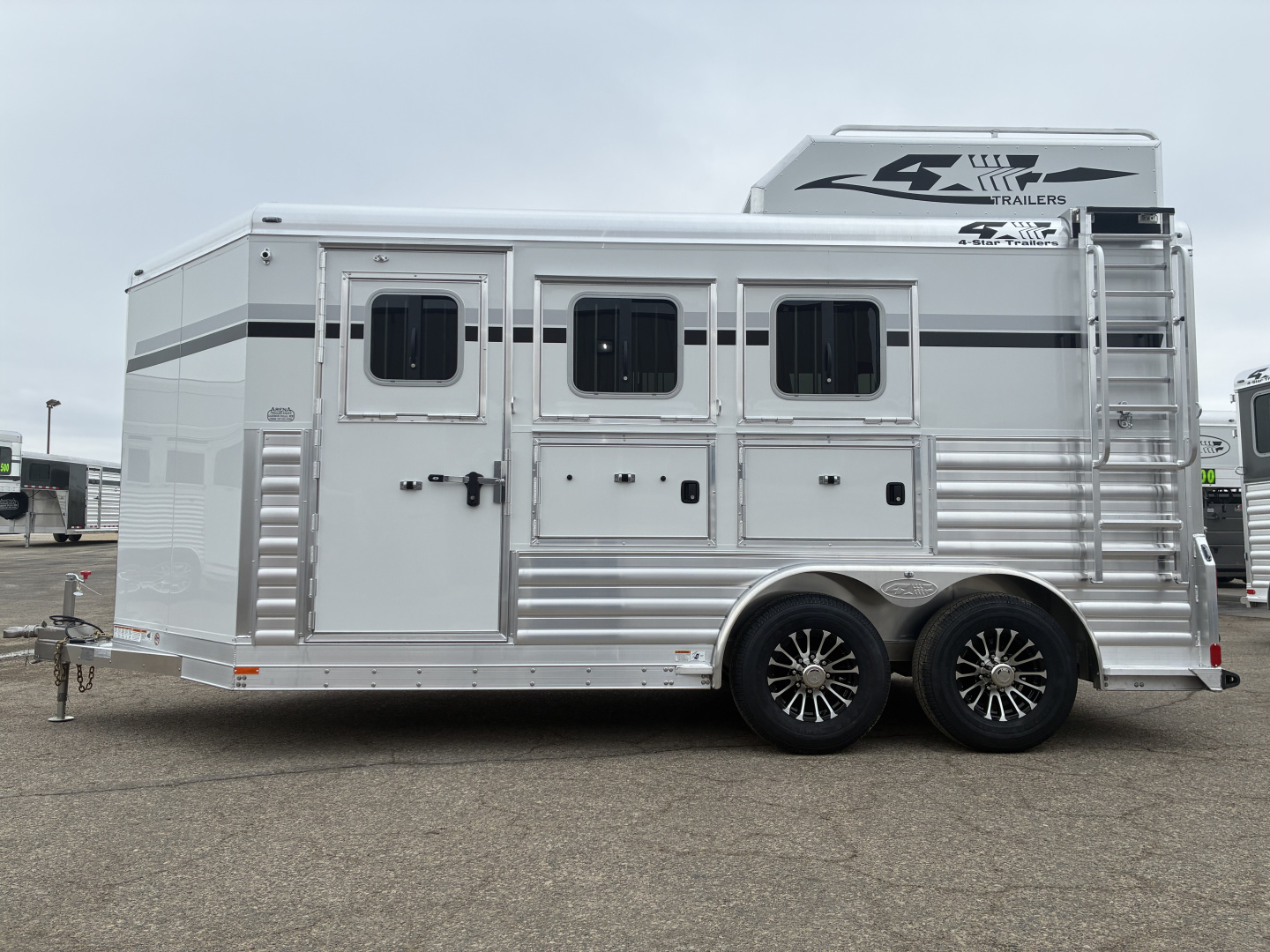 New 2027 4-Star 3H BP with Mangers Horse Trailer