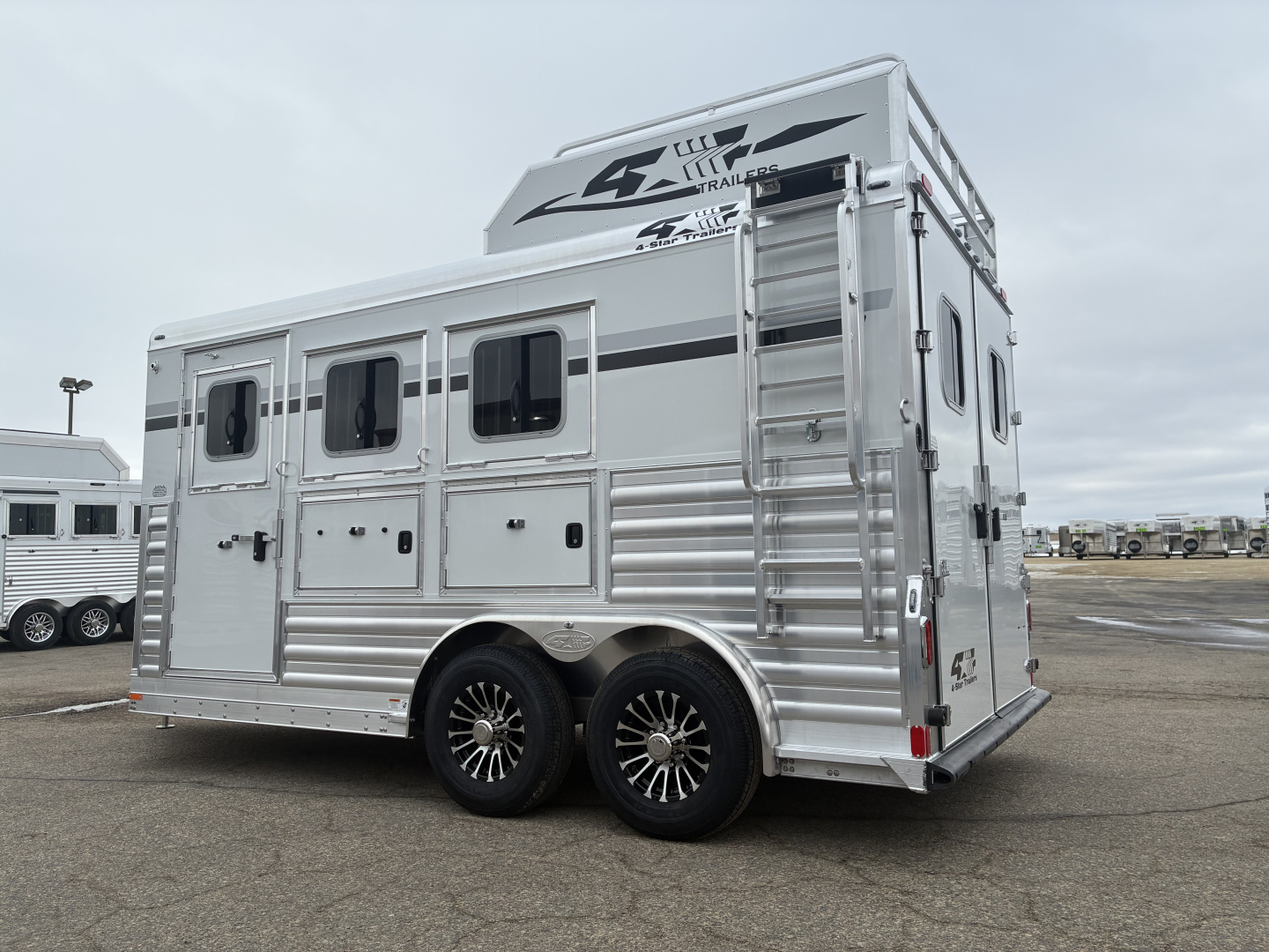 New 2027 4-Star 3H BP with Mangers Horse Trailer