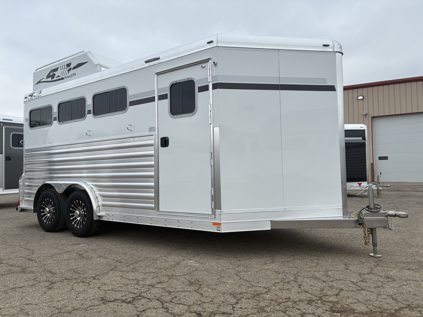 New 2027 4-Star 3H BP with Mangers Horse Trailer