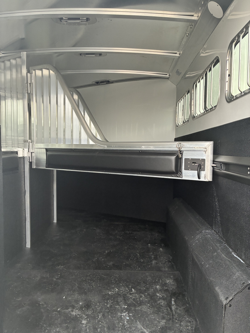 New 2027 4-Star 3H BP with Mangers Horse Trailer