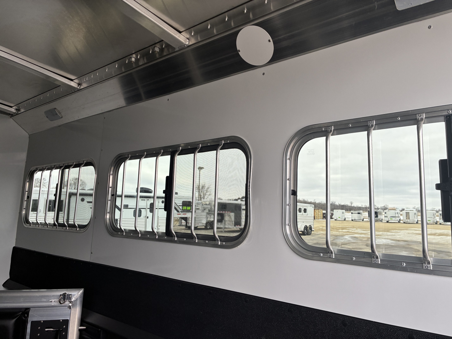 New 2027 4-Star 3H BP with Mangers Horse Trailer