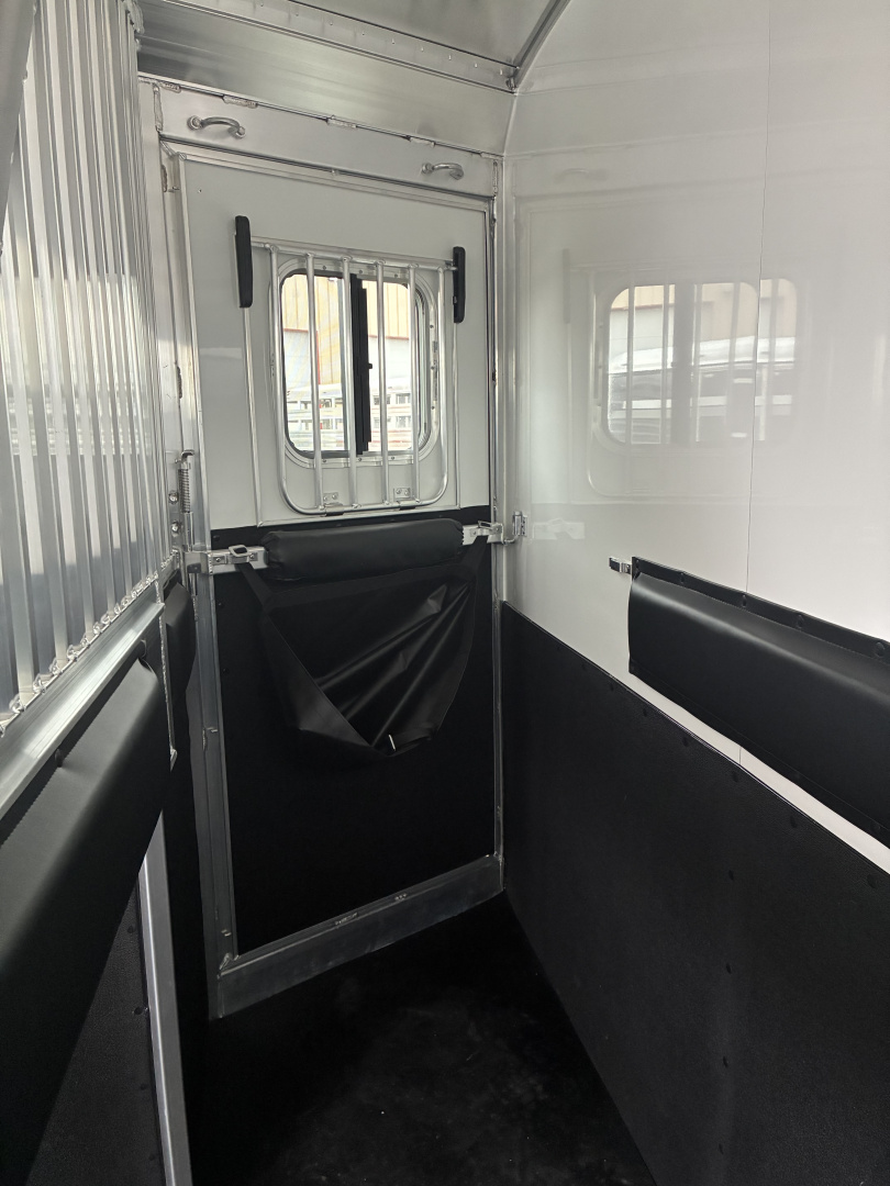 New 2027 4-Star 3H BP with Mangers Horse Trailer