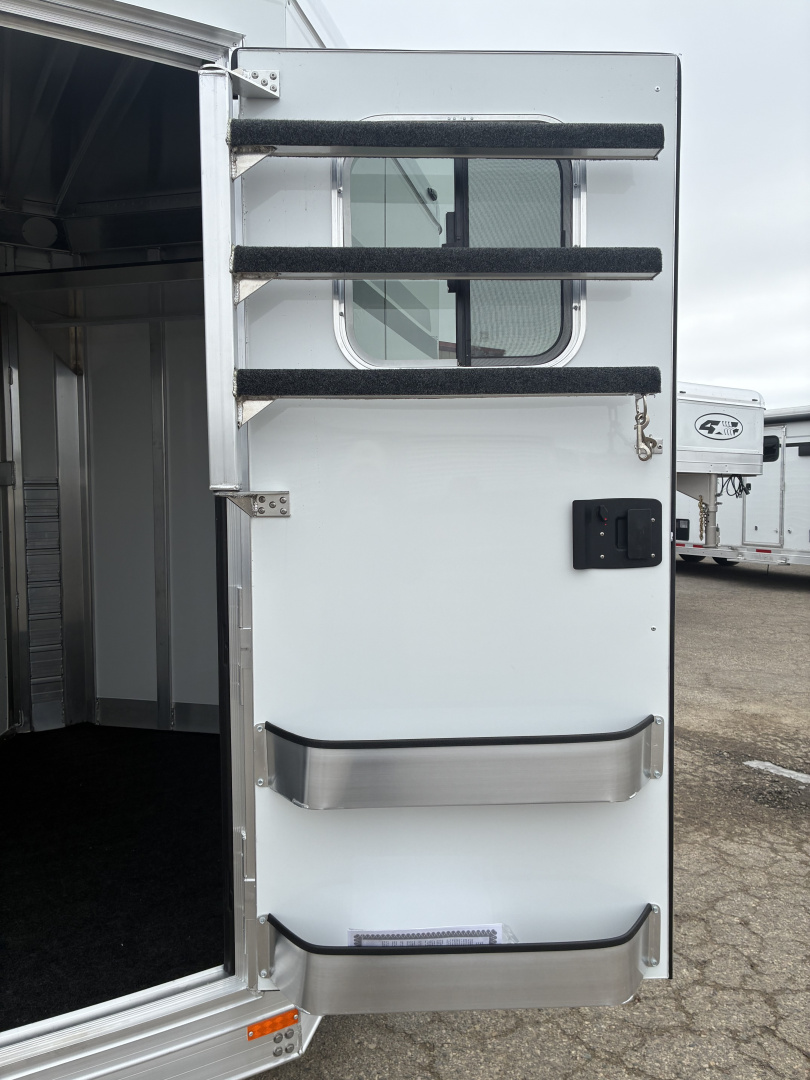 New 2027 4-Star 3H BP with Mangers Horse Trailer