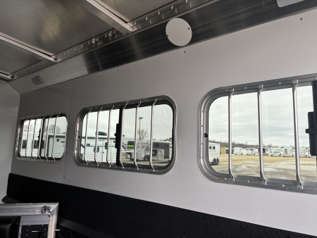 New 2027 4-Star 3H BP with Mangers Horse Trailer