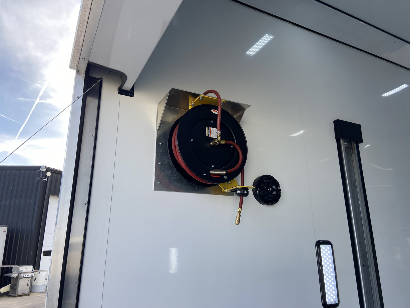 Used 2025 United 3 Car Stacker 34'