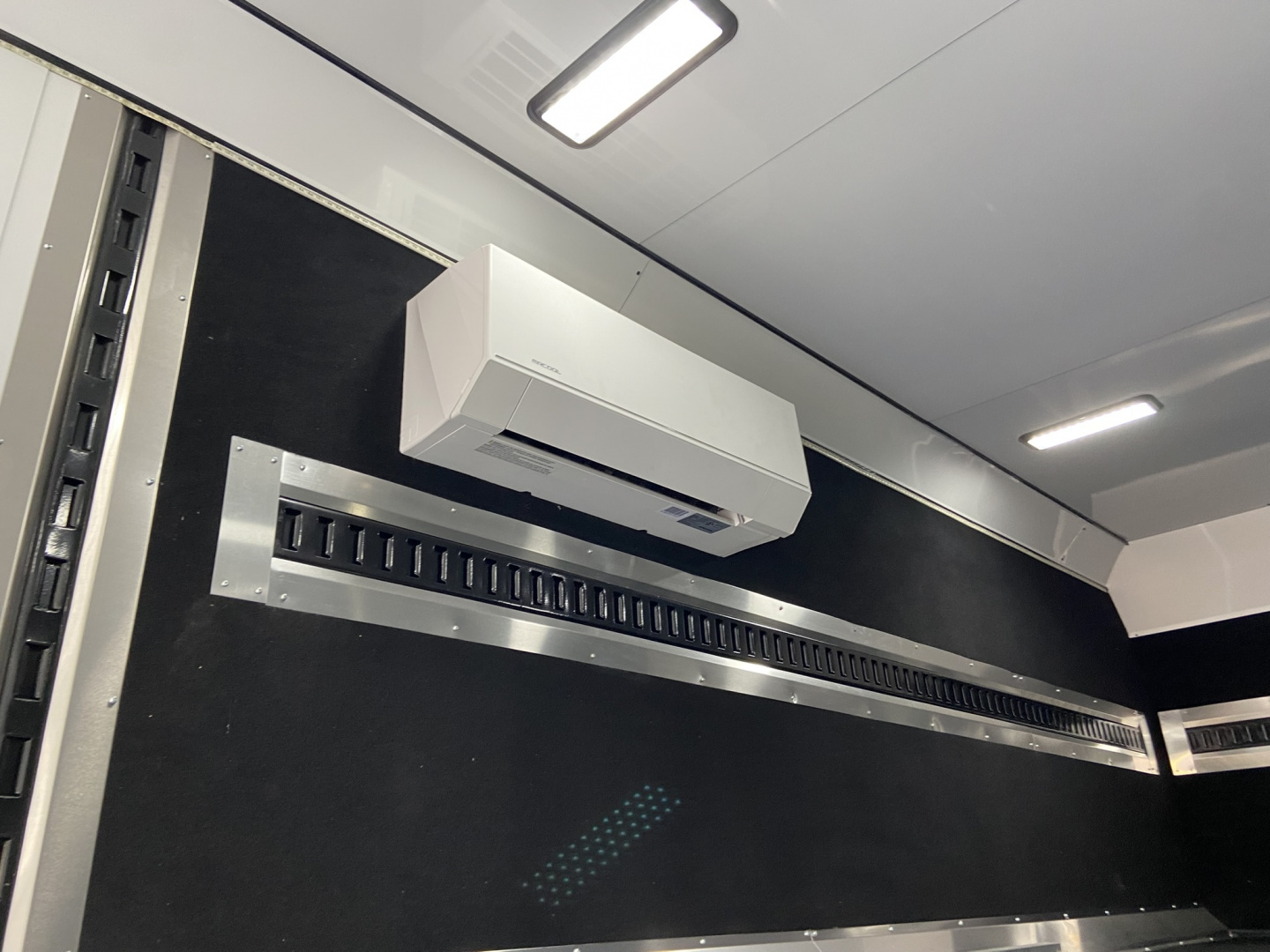 Used 2025 United 3 Car Stacker 34'