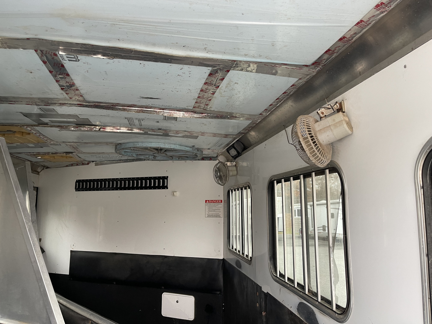 Used 2007 Sundowner SUNLITE 727 Horse Trailer