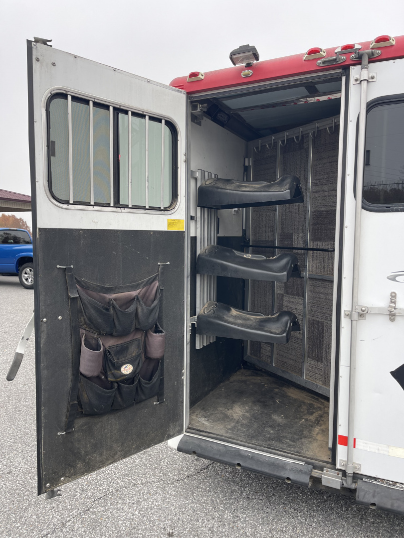 Used 2007 Sundowner SUNLITE 727 Horse Trailer