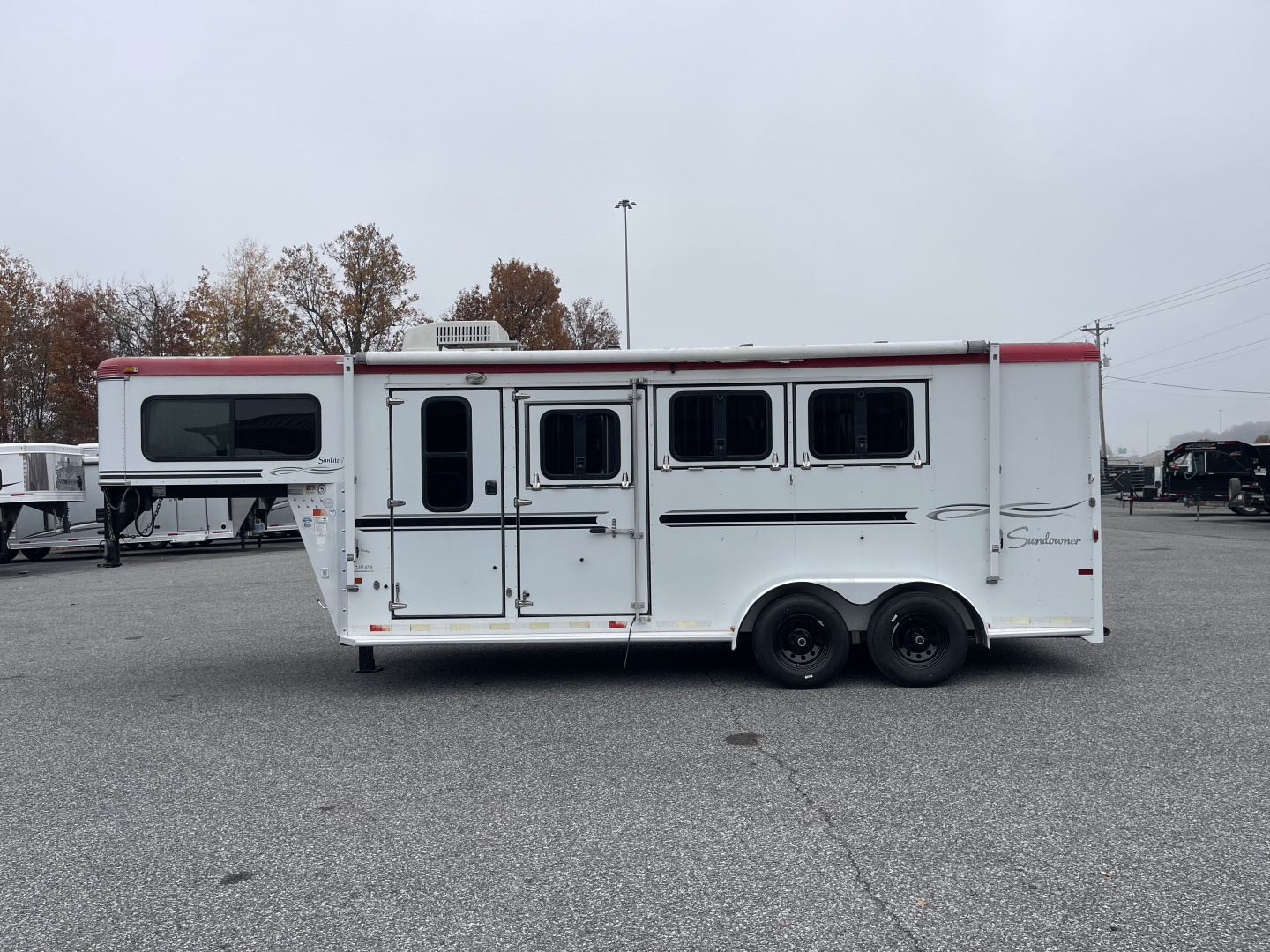 Used 2007 Sundowner SUNLITE 727 Horse Trailer