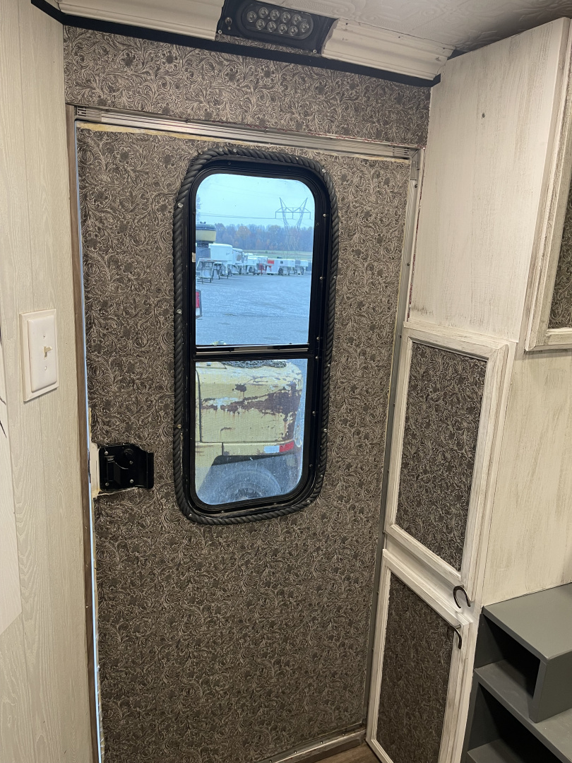 Used 2007 Sundowner SUNLITE 727 Horse Trailer