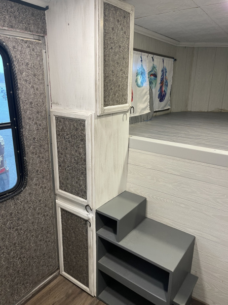 Used 2007 Sundowner SUNLITE 727 Horse Trailer