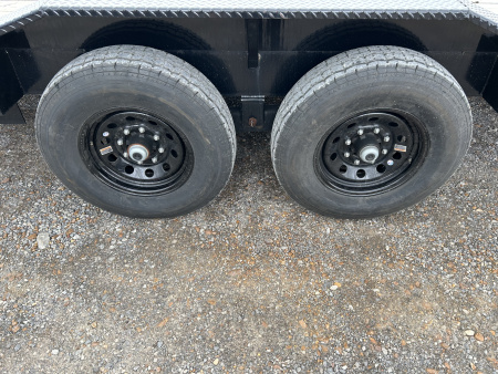 Used 2022 Load Trail 102"X24' Gooseneck Car Hauler