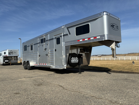 New 2027 4-Star 2 + 1 Horse Trailer