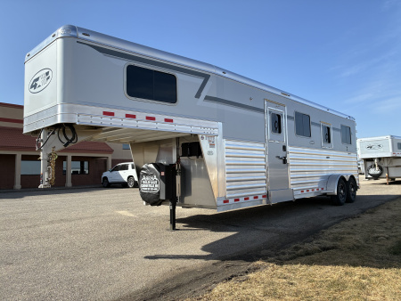 New 2027 4-Star 2 + 1 Horse Trailer