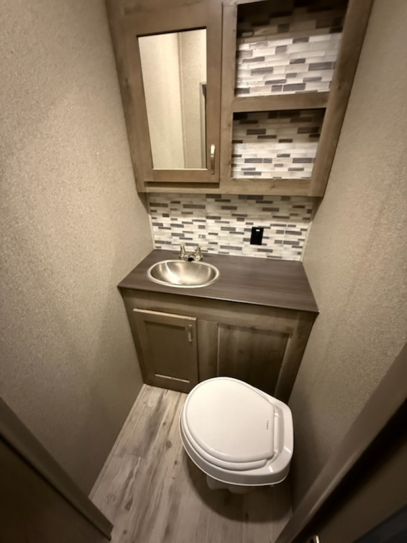 Used 2019 Keystone RV SPRINTER - CAMPFIRE Fifth Wheel