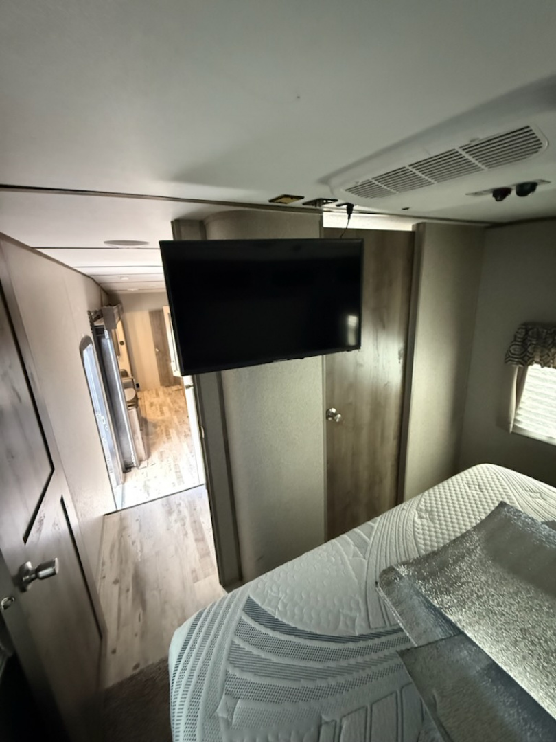 Used 2019 Keystone RV SPRINTER - CAMPFIRE Fifth Wheel