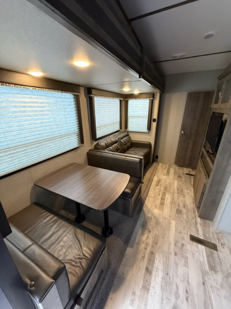 Used 2019 Keystone RV SPRINTER - CAMPFIRE Fifth Wheel