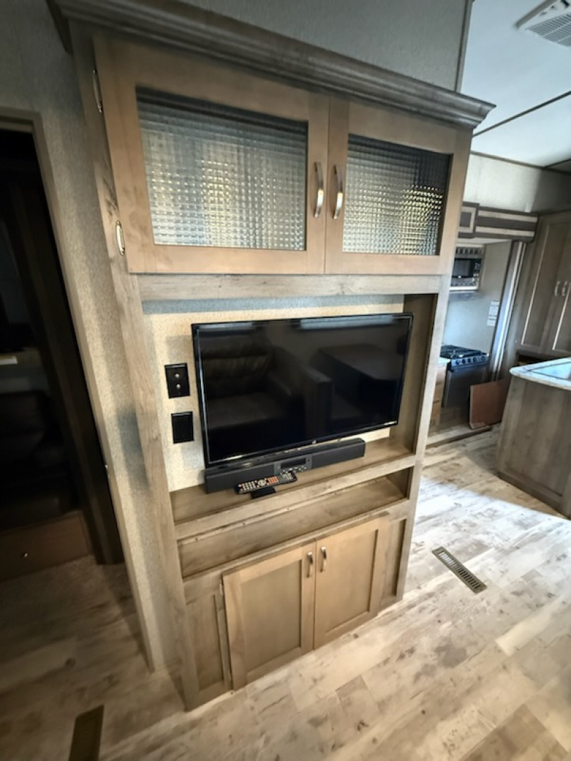 Used 2019 Keystone RV SPRINTER - CAMPFIRE Fifth Wheel