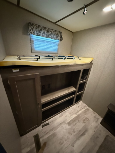 Used 2019 Keystone RV SPRINTER - CAMPFIRE Fifth Wheel