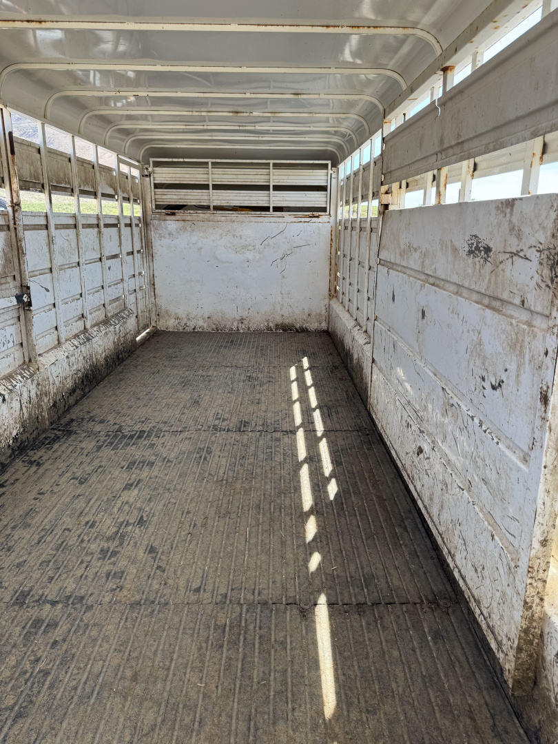 Used 2015 Donahue 20' Stock Trailer