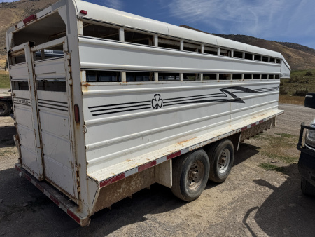 Used 2015 Donahue 20' Stock Trailer